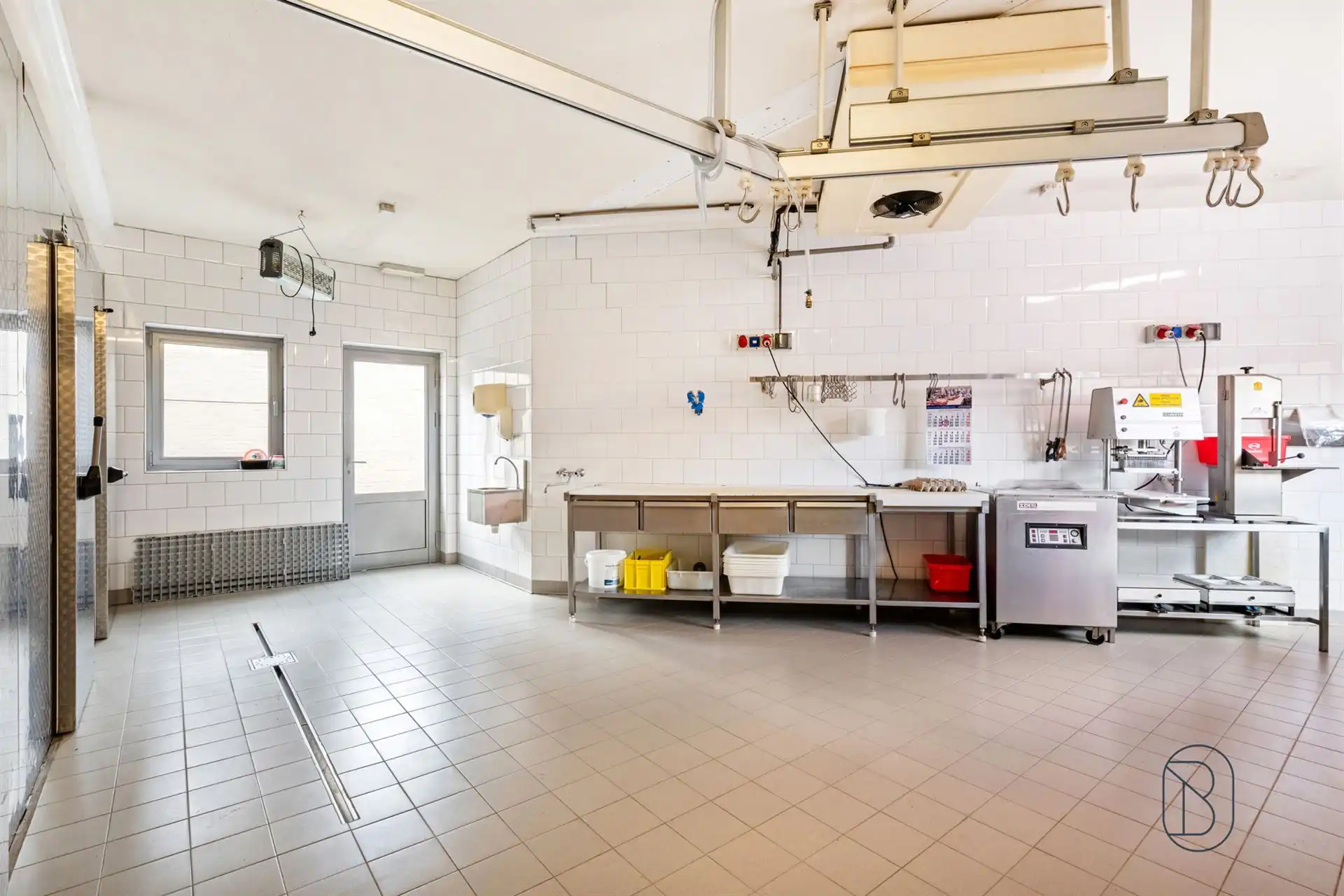 Unieke combinatie van wonen en werken in Sint-Eloois-Vijve! foto 8