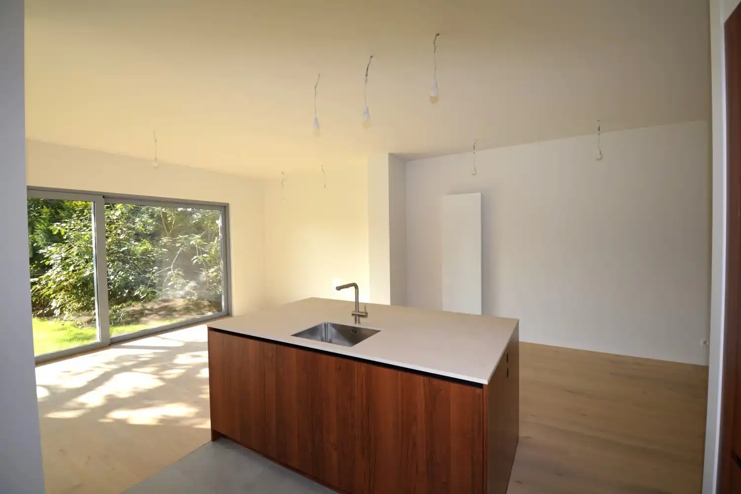 KWALITATIEF GERENOVEERDE WONING OP 835 m²! foto 4