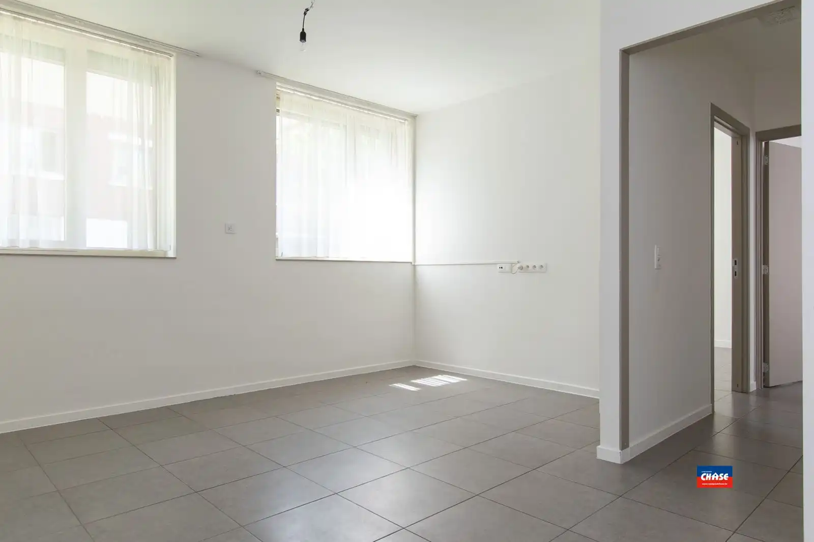 Recent gelijkvloersappartement met 2 slpks, terras en parking foto 8