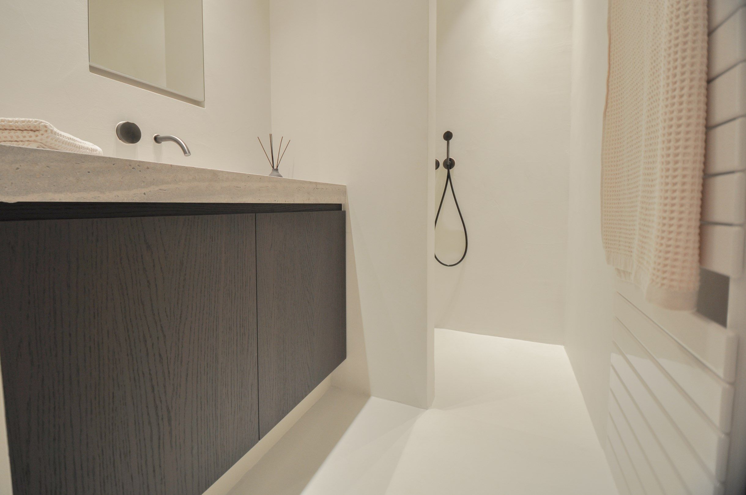 Uitzonderlijk ,tijdloos volledig gerenoveerd appartement met een open zicht . foto 29