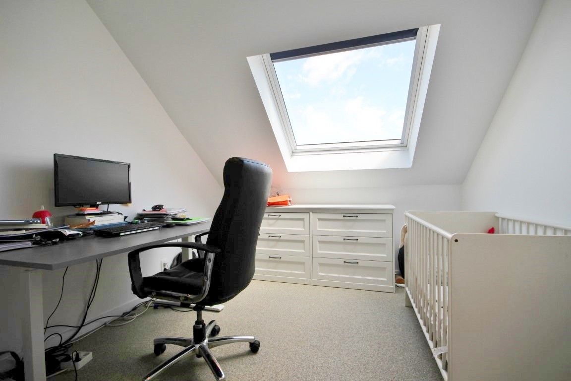 Moderne woning met 3 slaapkamers en tuin in het rustige Landen foto 24
