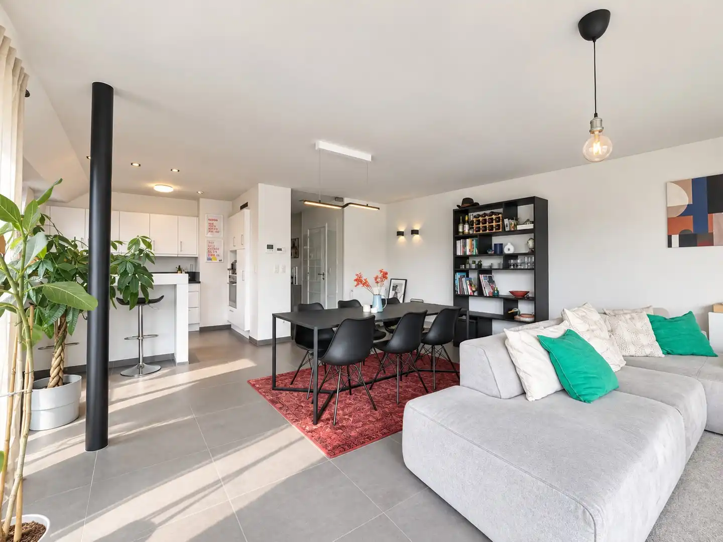 Ruim en lichtrijk 2slp-appartement met garage foto 4