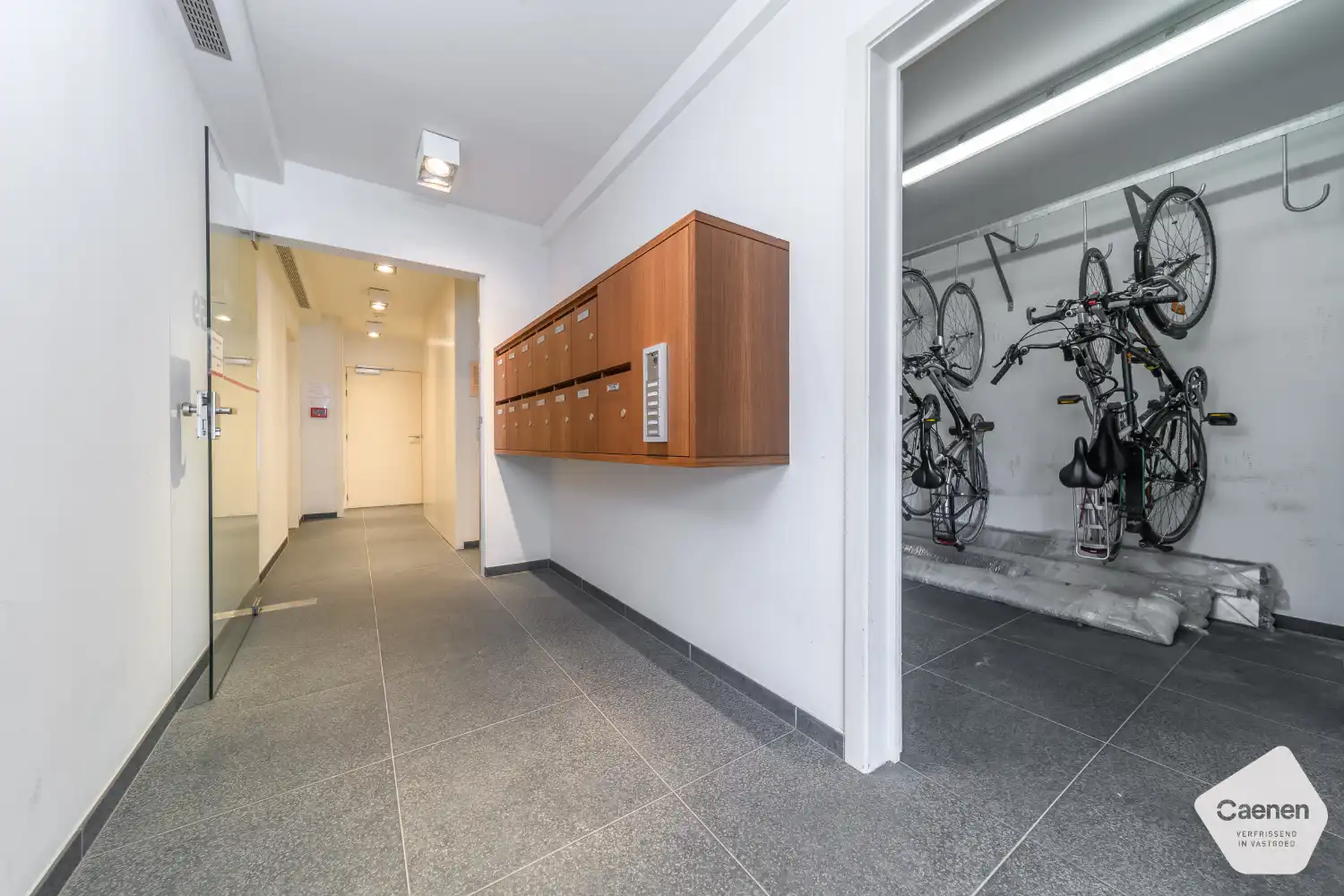 Te Koop – Instapklaar Gemeubeld Appartement met Frontaal Zeezicht foto 17