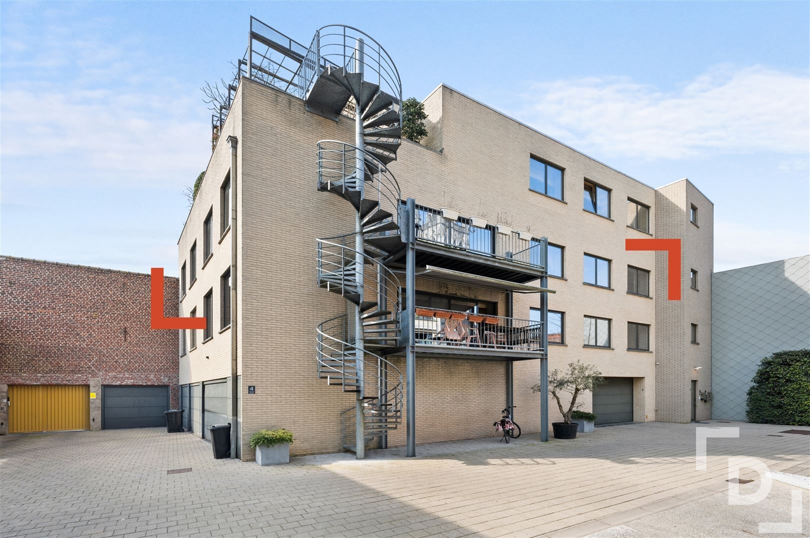 Zeer ruim appartement op toplocatie te koop in Ieper foto 23