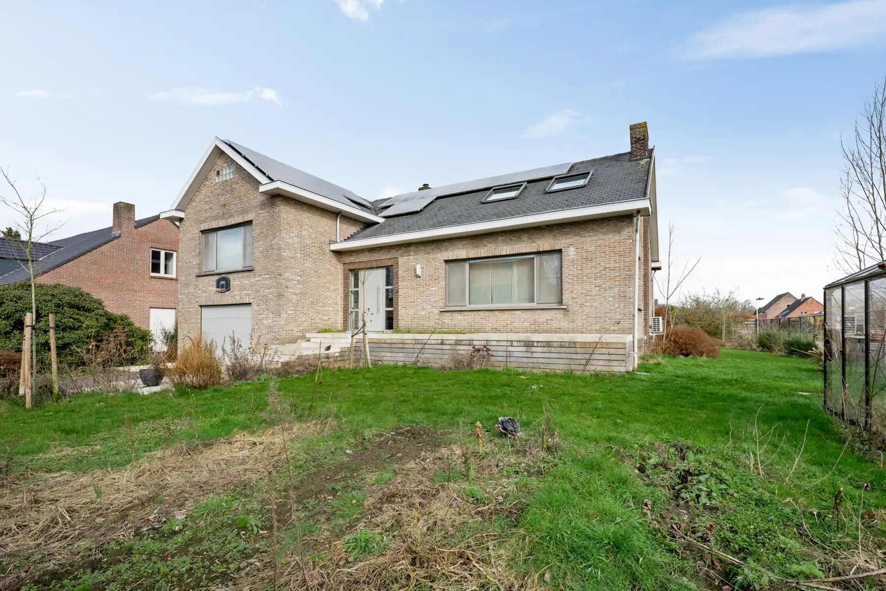 Villa met 5 slpk, 2 badkamers, ruime tuin, garage en kelder foto 26