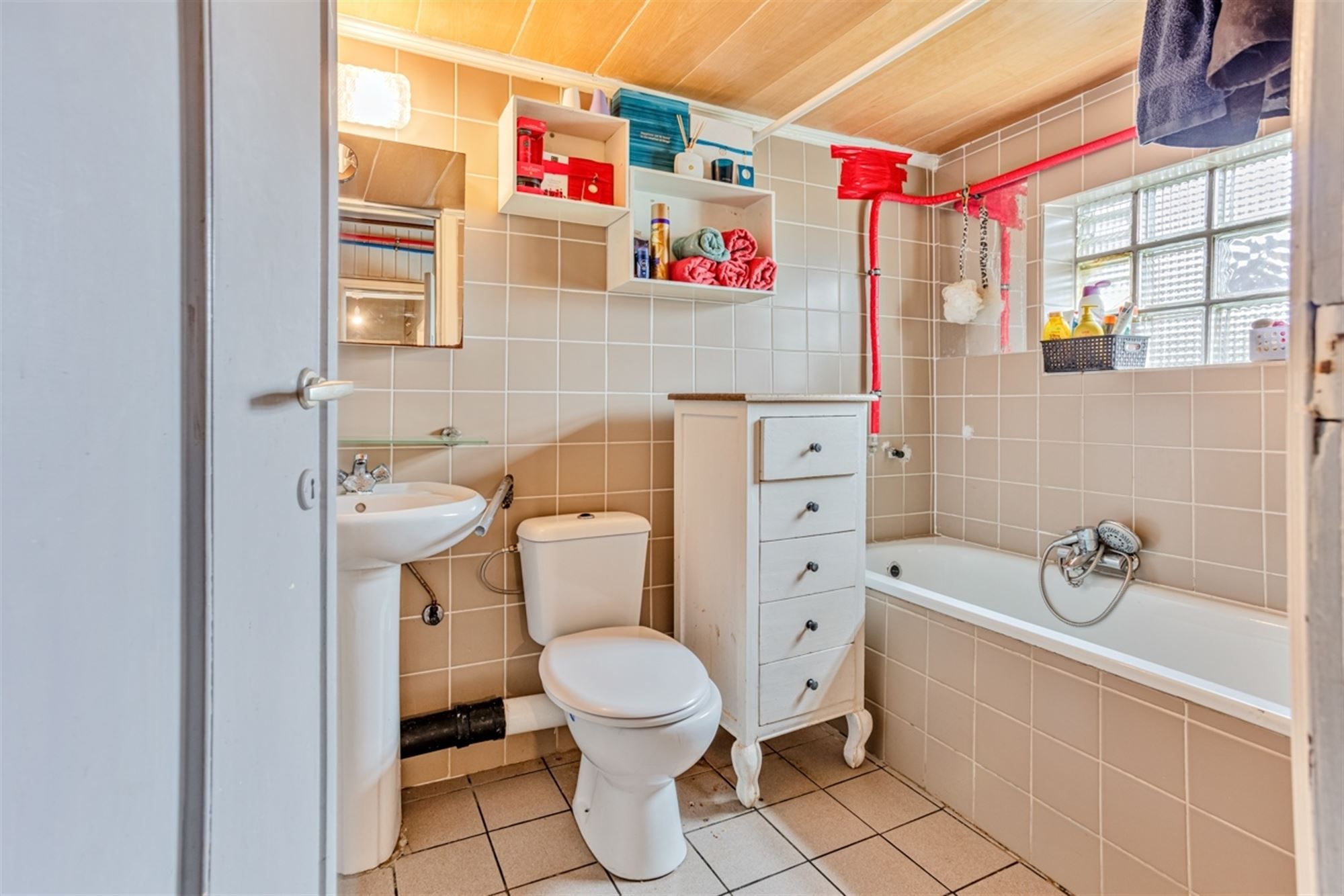 Ruime renovatiewoning met tuin en 3 slaapkamers foto 14