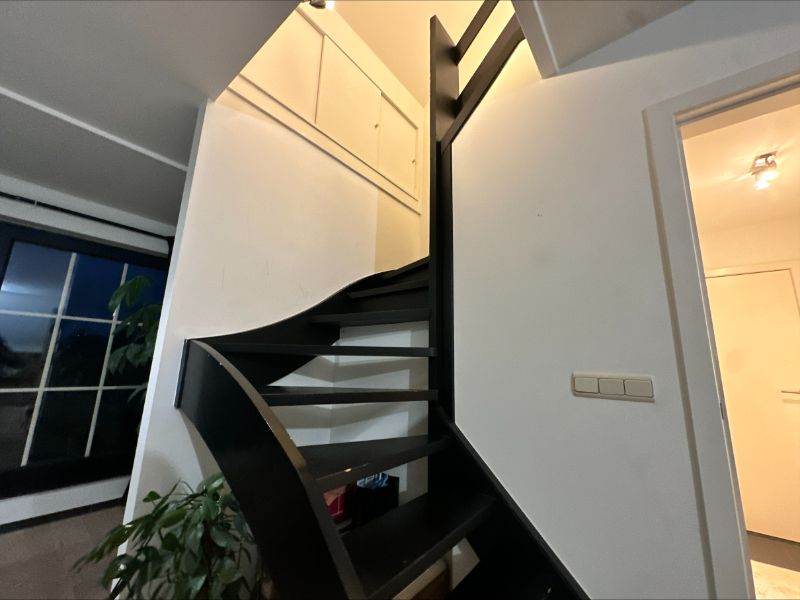 Stijlvol bemeubeld instapklaar dak-duplexappartement (+-75m²)met 2 slpka, autostaanplaats en kelderberging. foto 16