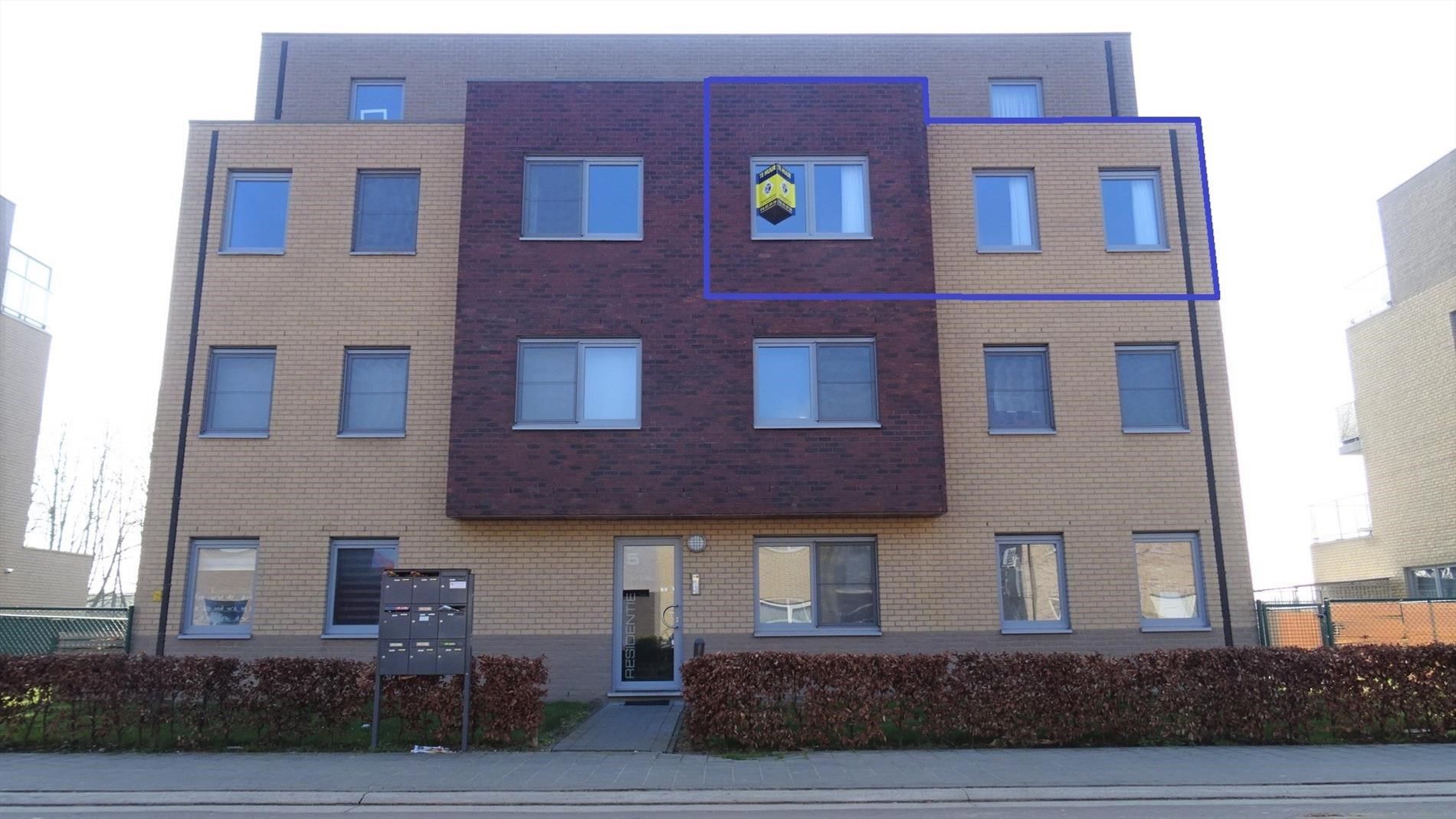 Ruim app. met 2 slpks, terras, parkeerplaats en kelder foto {{pictureIndex}}