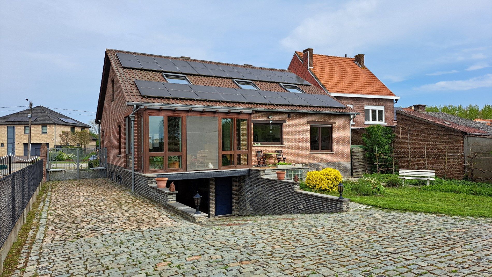 Villa met 6 slaapkamers, 2 badkamers en grote tuin foto 2