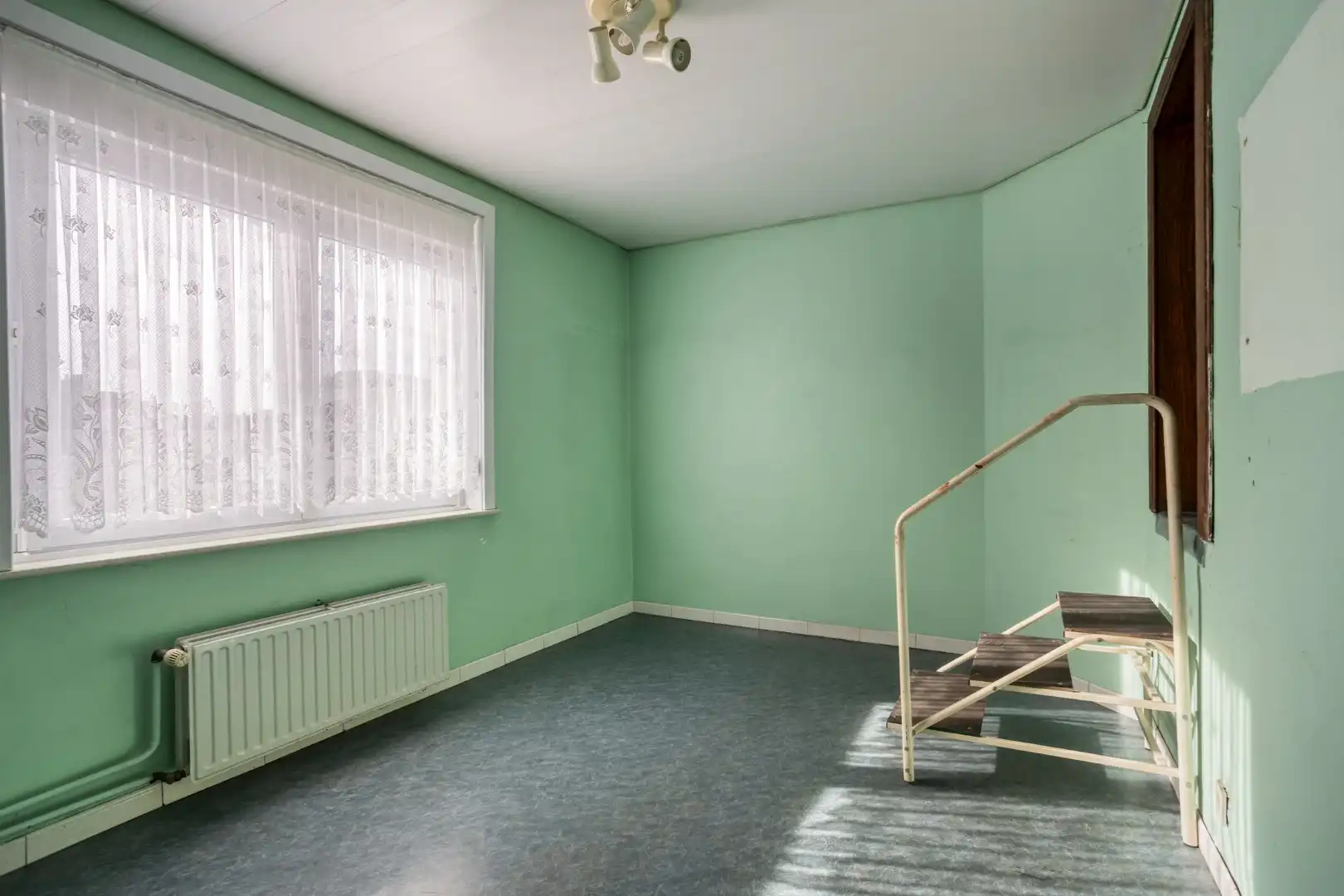 Instapklare gezinswoning in goed gelegen woonwijk foto 11