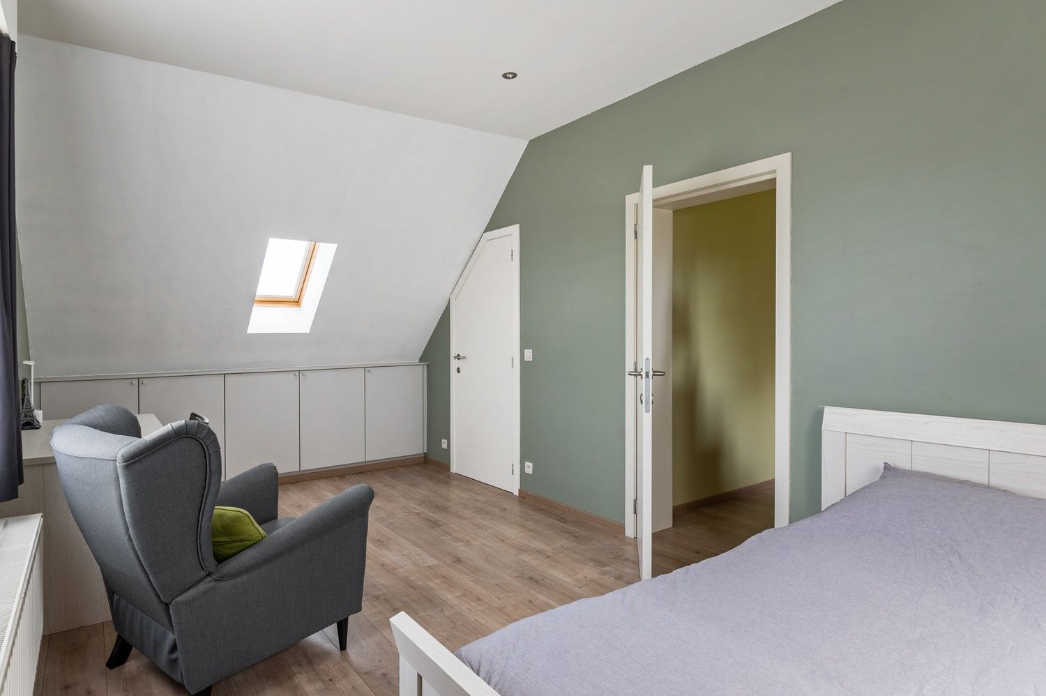 Ruime HOB met 4 slaapkamers en tuin in Wijnegem centrum! foto 14
