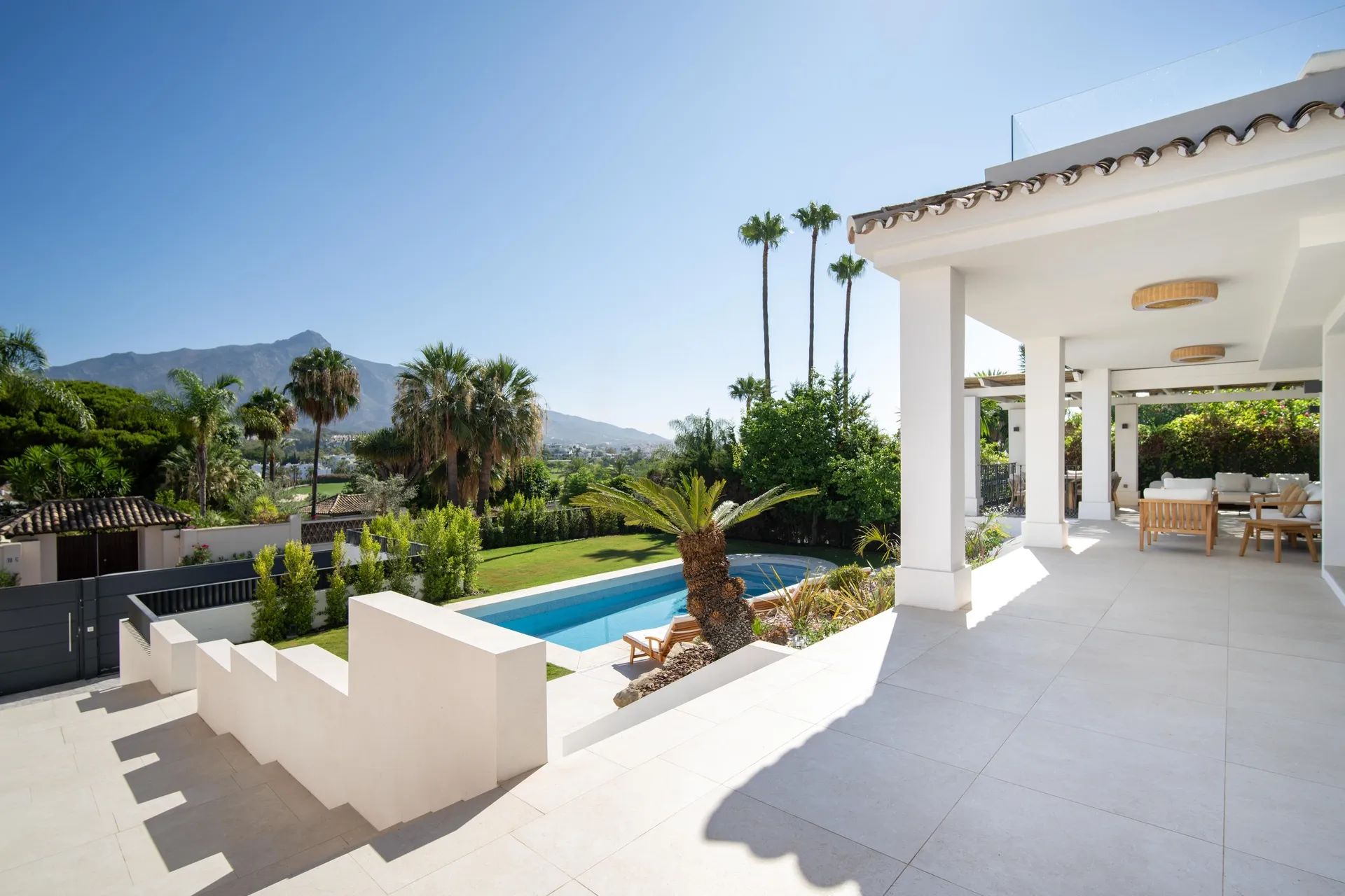 Exclusieve moderne villa met privacy, luxe en panoramisch uitzicht – de perfecte oase aan de Costa del Sol foto 25