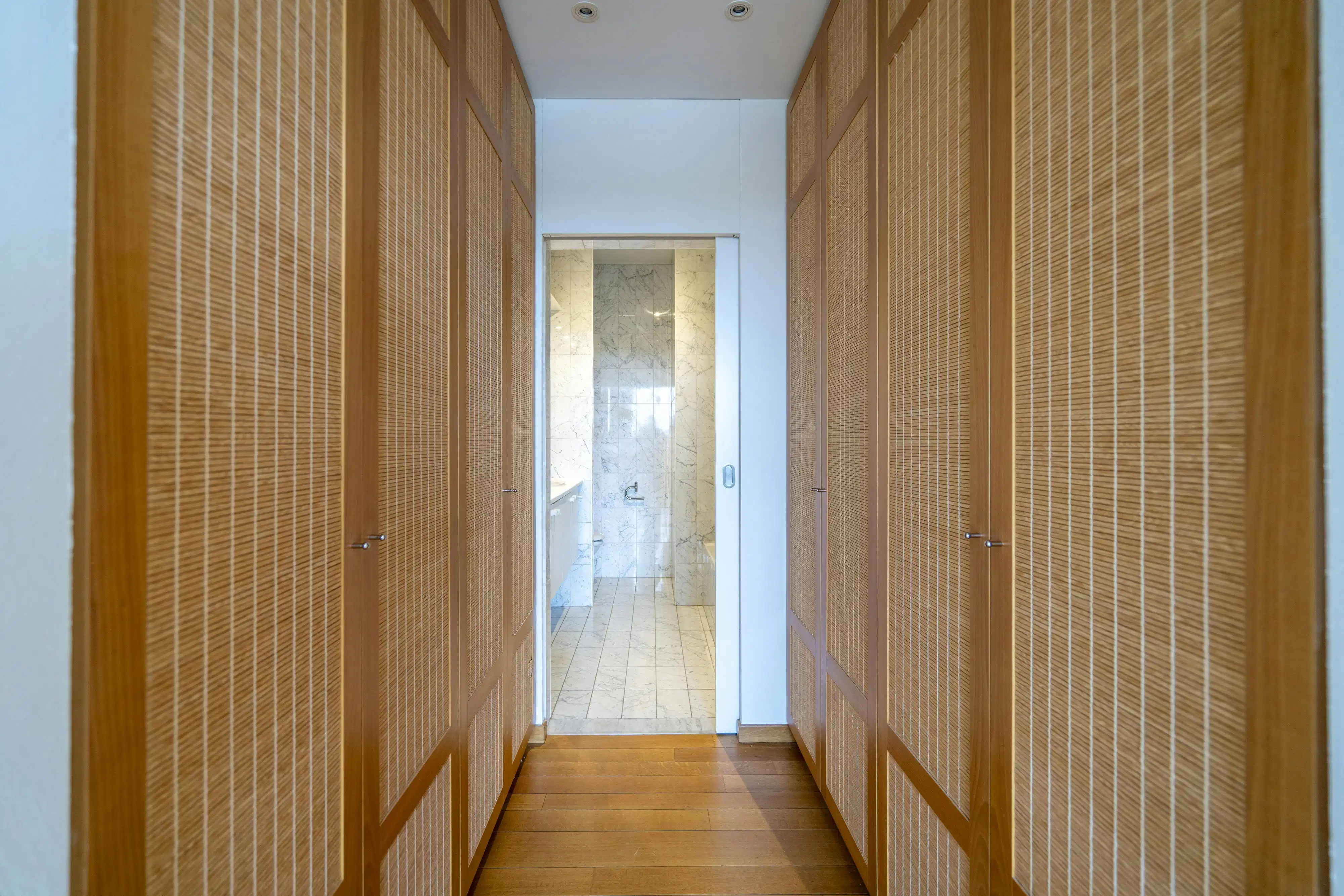 Ruim en lichtrijk appartement te koop nabij centrum Kortrijk foto 8