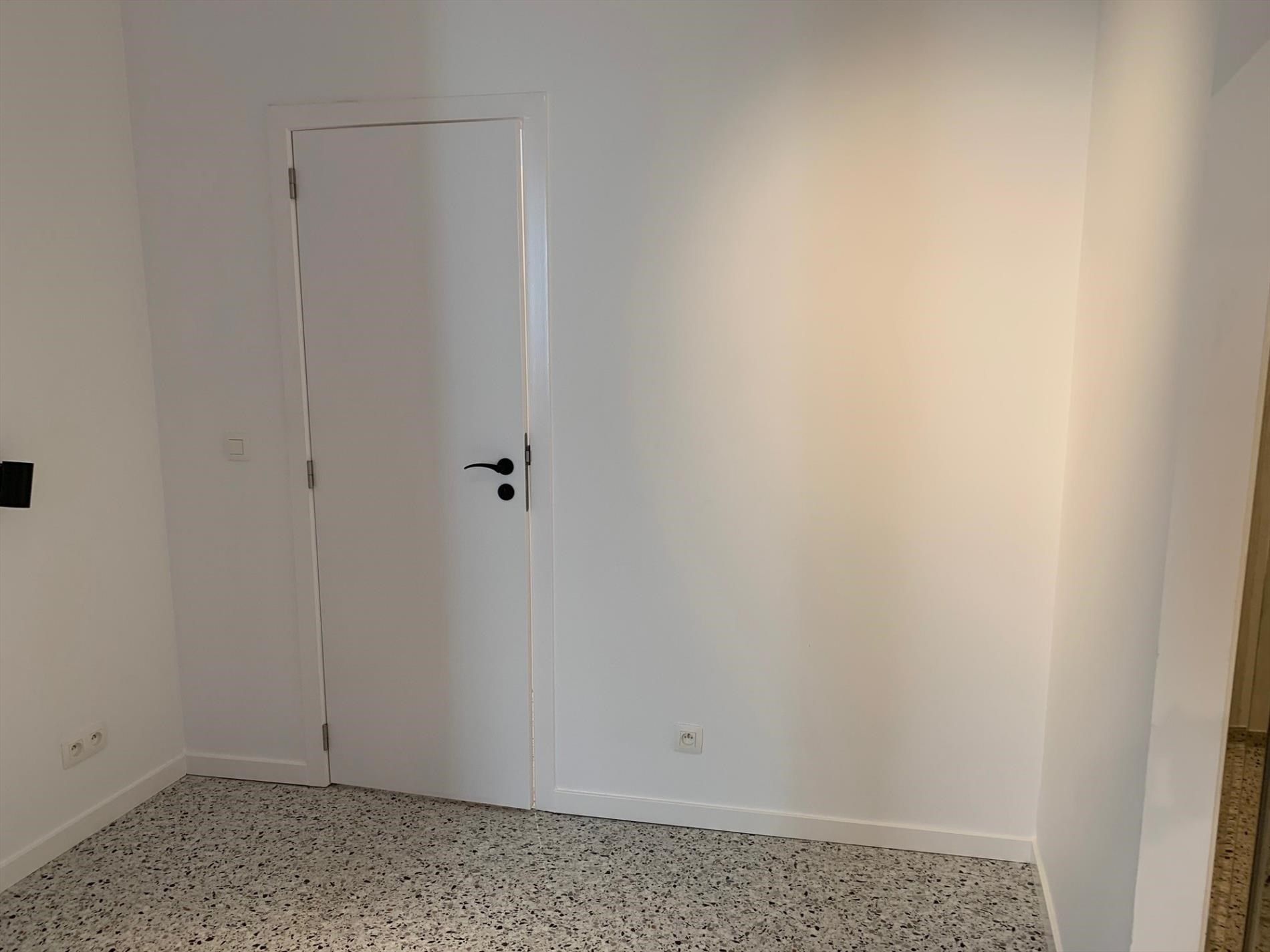 Gerenoveerd éénslaapkamerappartement centrum Oostende foto 11