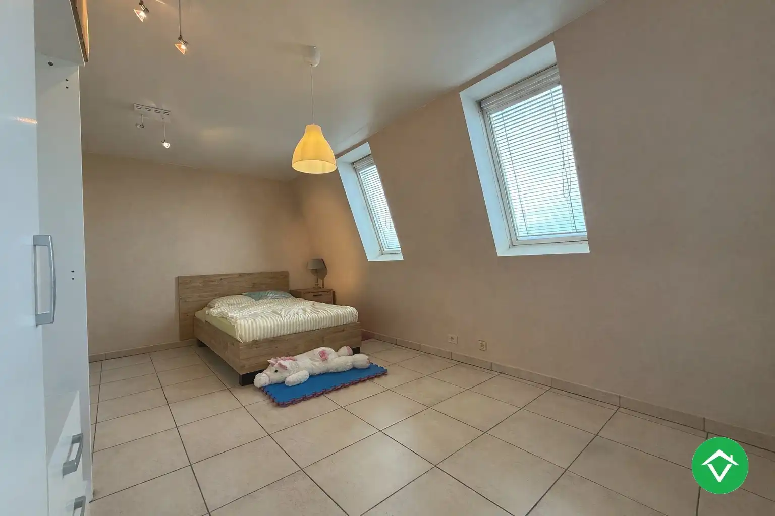 Instapklaar dakappartement met 4 slaapkamers met 2 terrassen en autostaanplaats te Roeselare foto 19