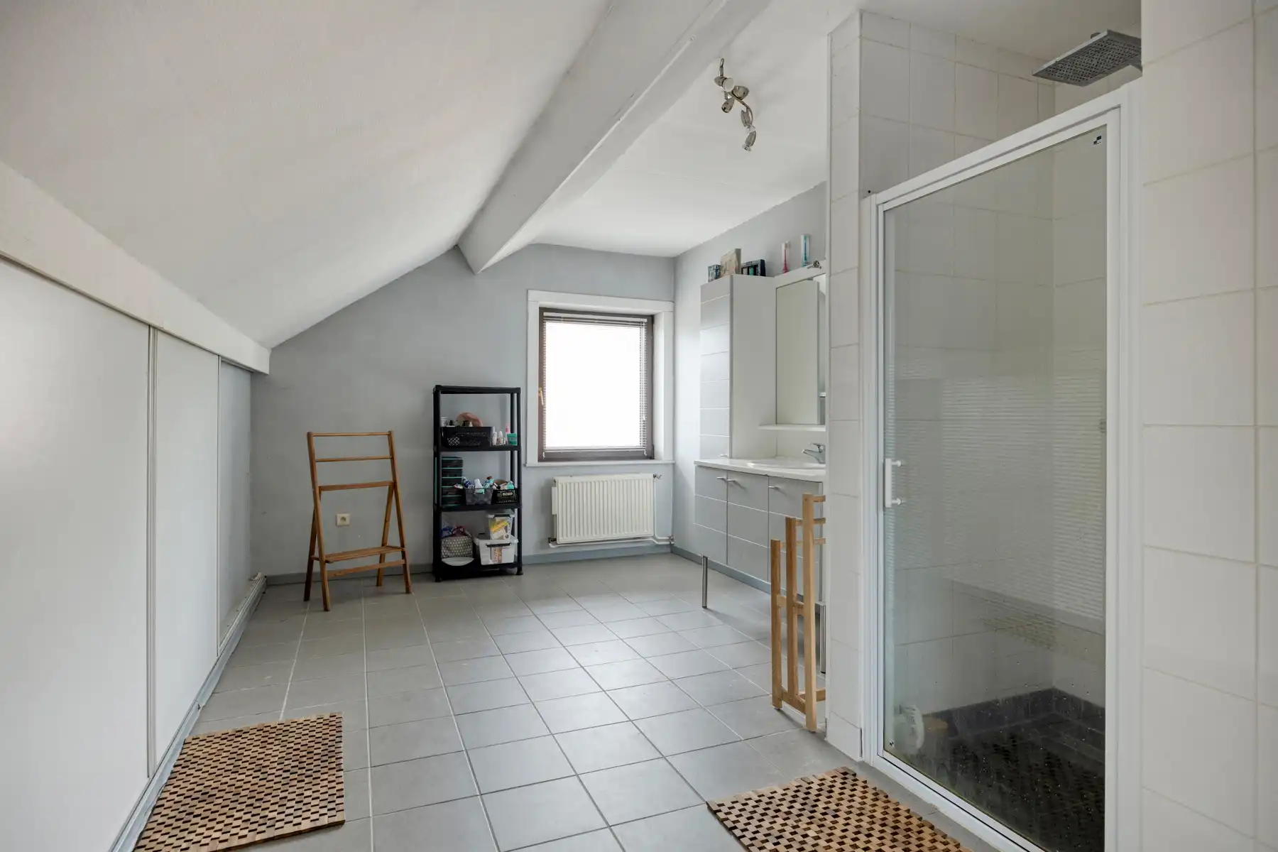 Goed gelegen villa met 6 slaapkamers en grote tuin foto 18