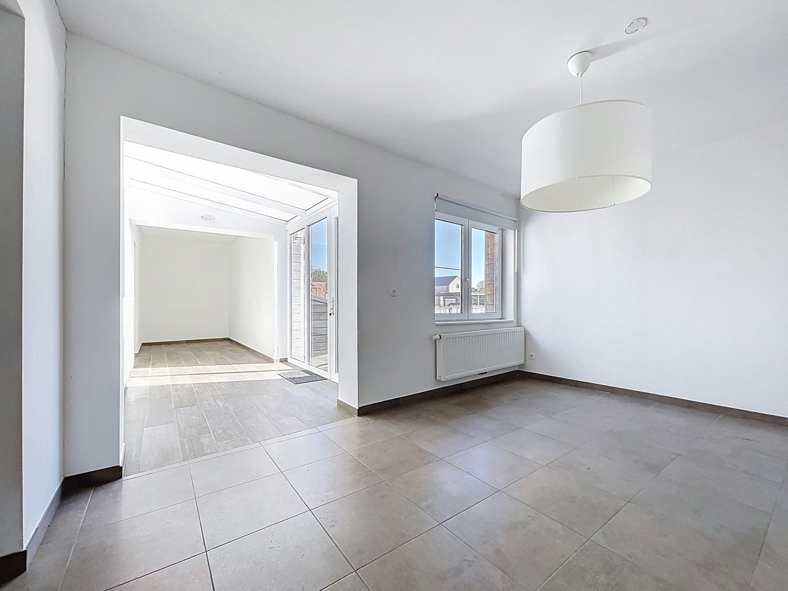 Ruim, gerenoveerd en zuinig huis met praktijk/handelsruimte foto 6