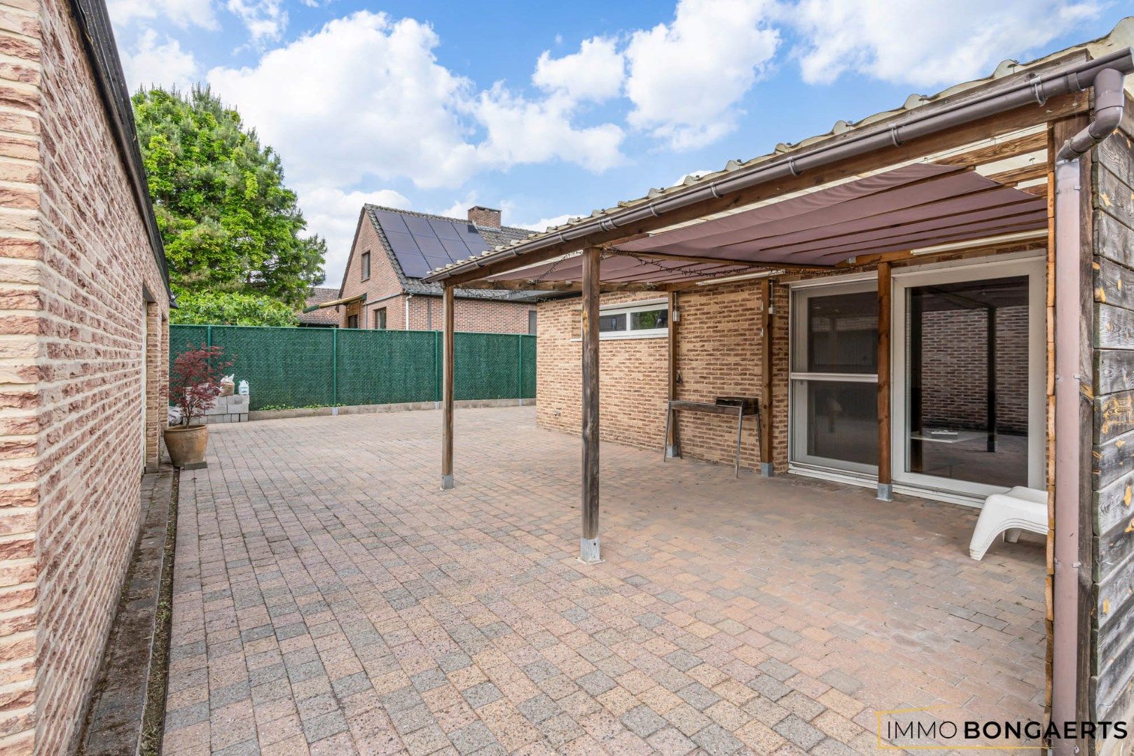 Ruime bungalow met drie slaapkamers foto 19