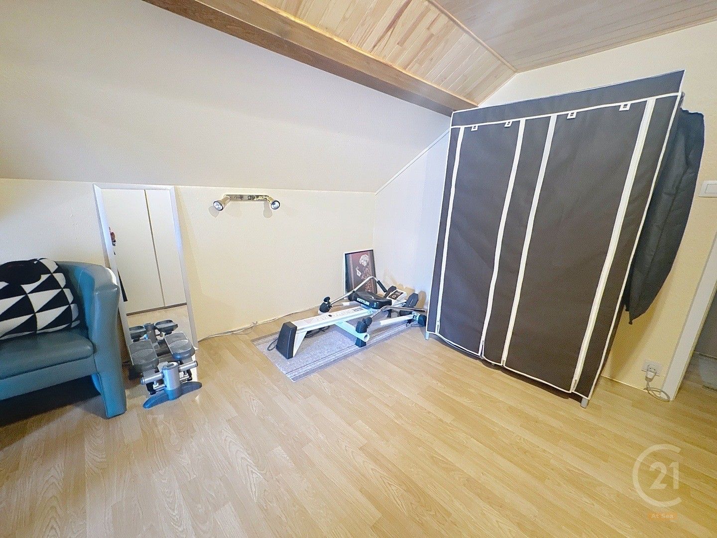 Karaktervolle woning met ruime tuin in het centrum van Leffinge foto 15