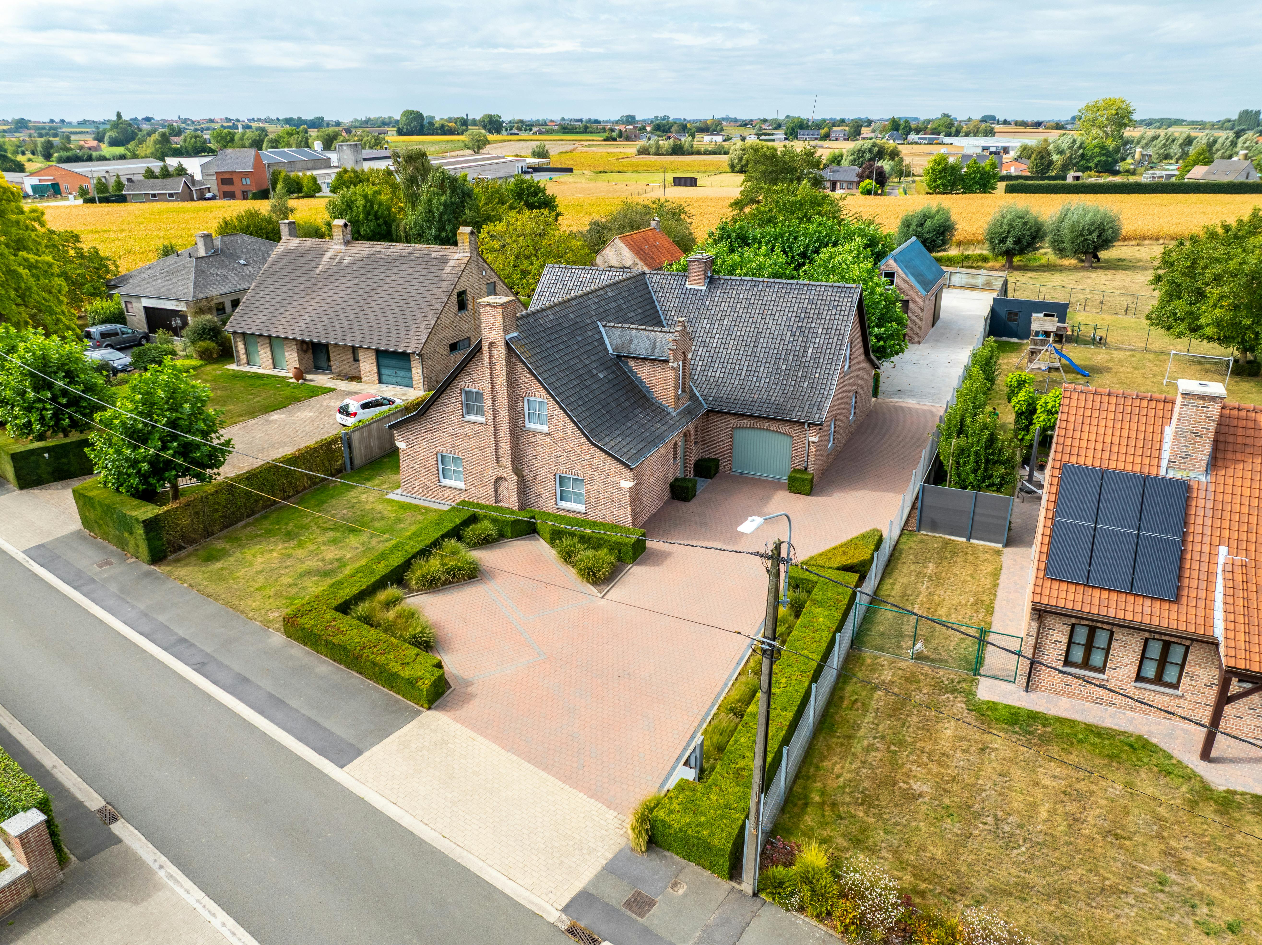 Ruime villa te koop in Gits met bijgebouw op 1.639 m² foto 3