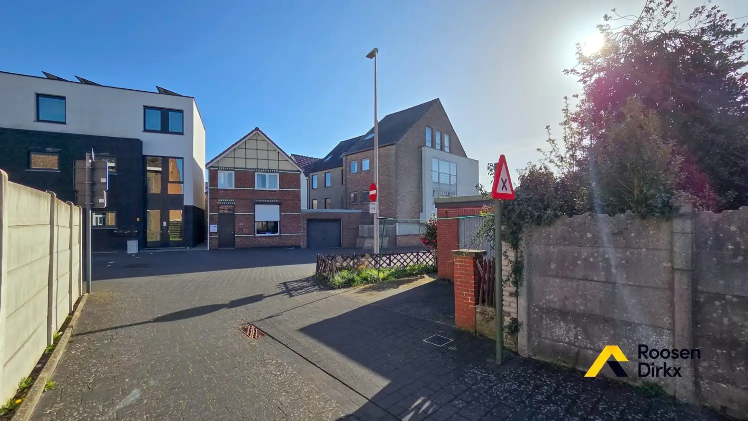 Te renoveren / af te breken woning hartje BREE! foto 6