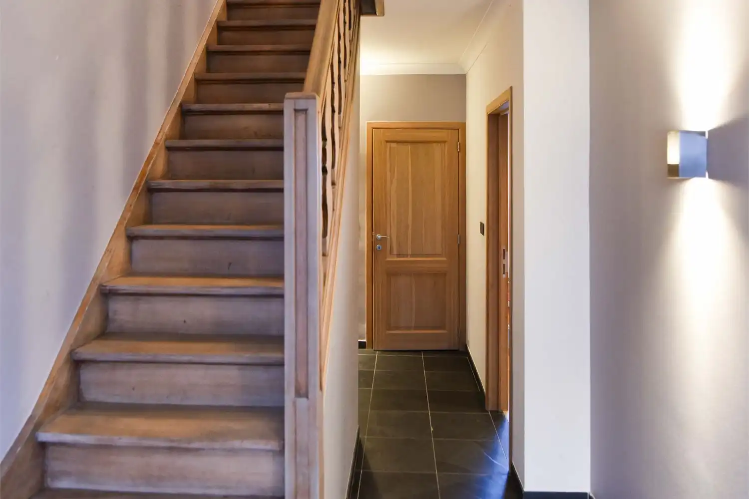 Vernieuwde en instapklare ruime woning centrum | Leiestraat foto 7