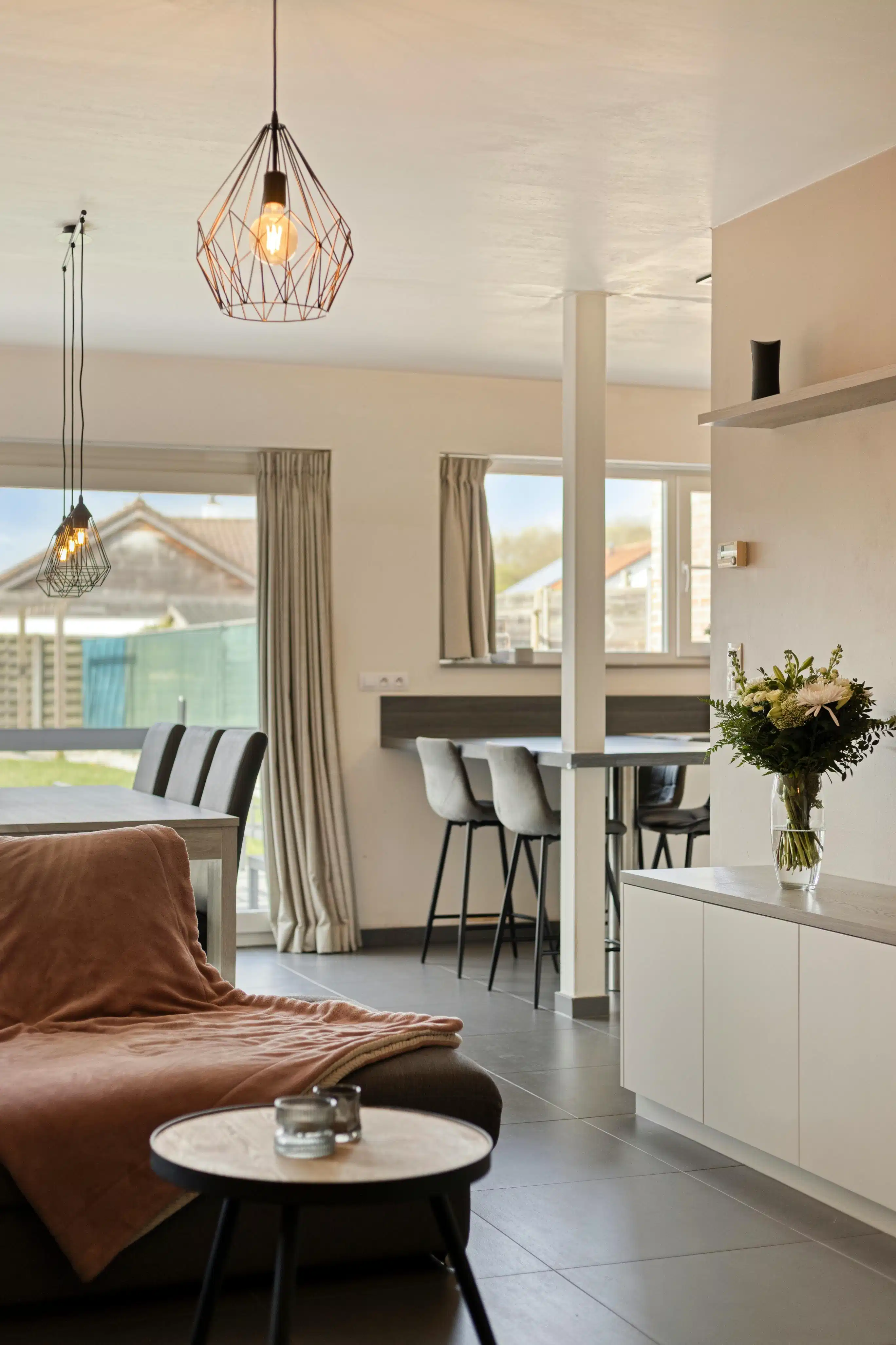 Halfopen huis te koop in Ieper met 3 kamers, garage en tuin foto 7