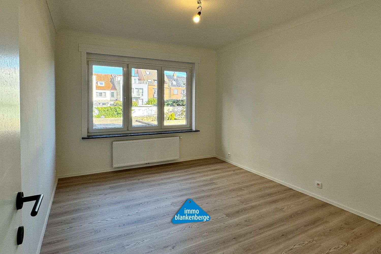 Modern Gerenoveerd Appartement met 2 Slaapkamers foto 15