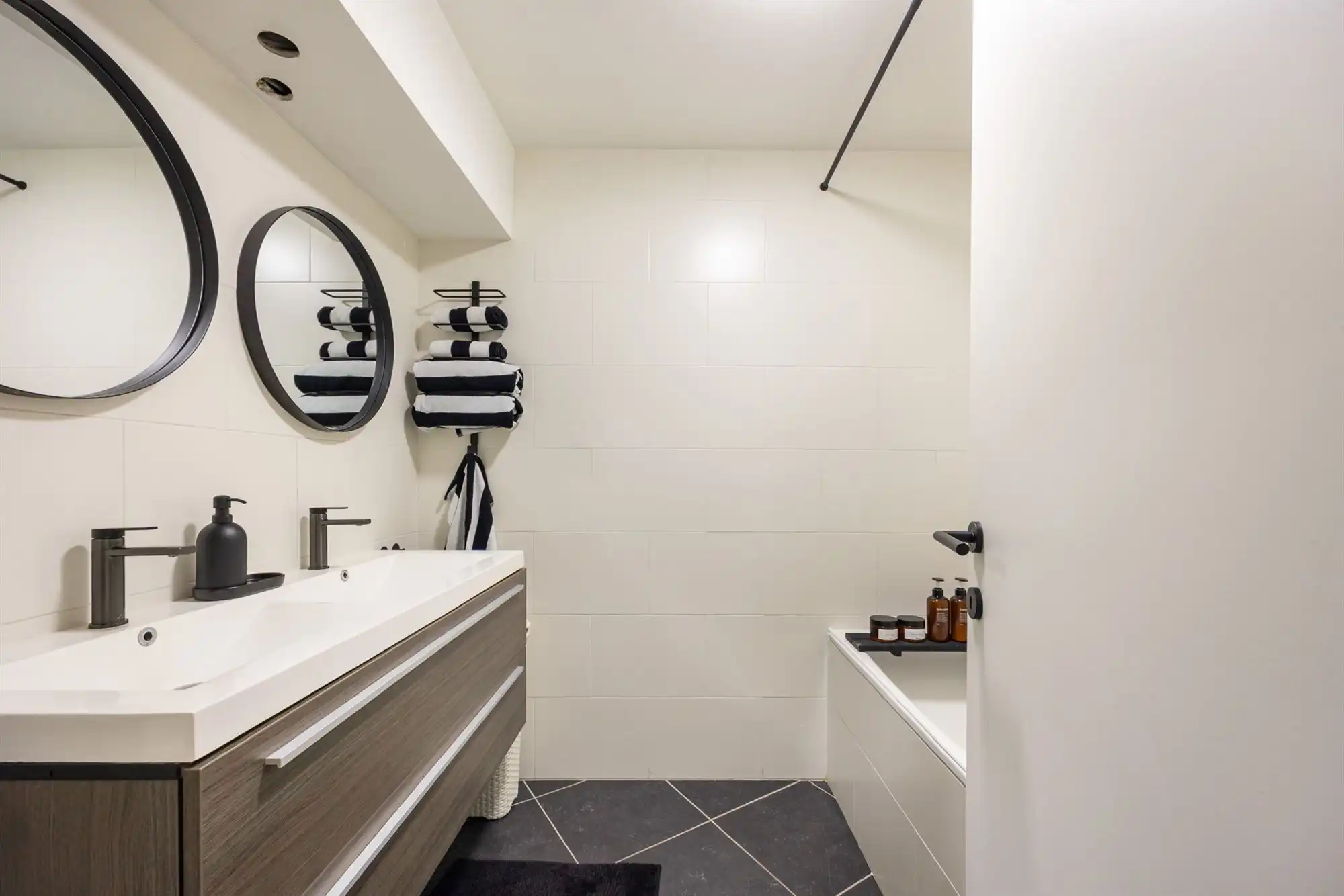 Instapklaar appartement met staanplaats foto 13
