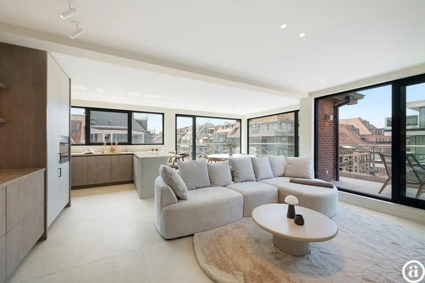 Prachtig gerenoveerd duplex hoekappartement nabij de Lippenslaan foto 2