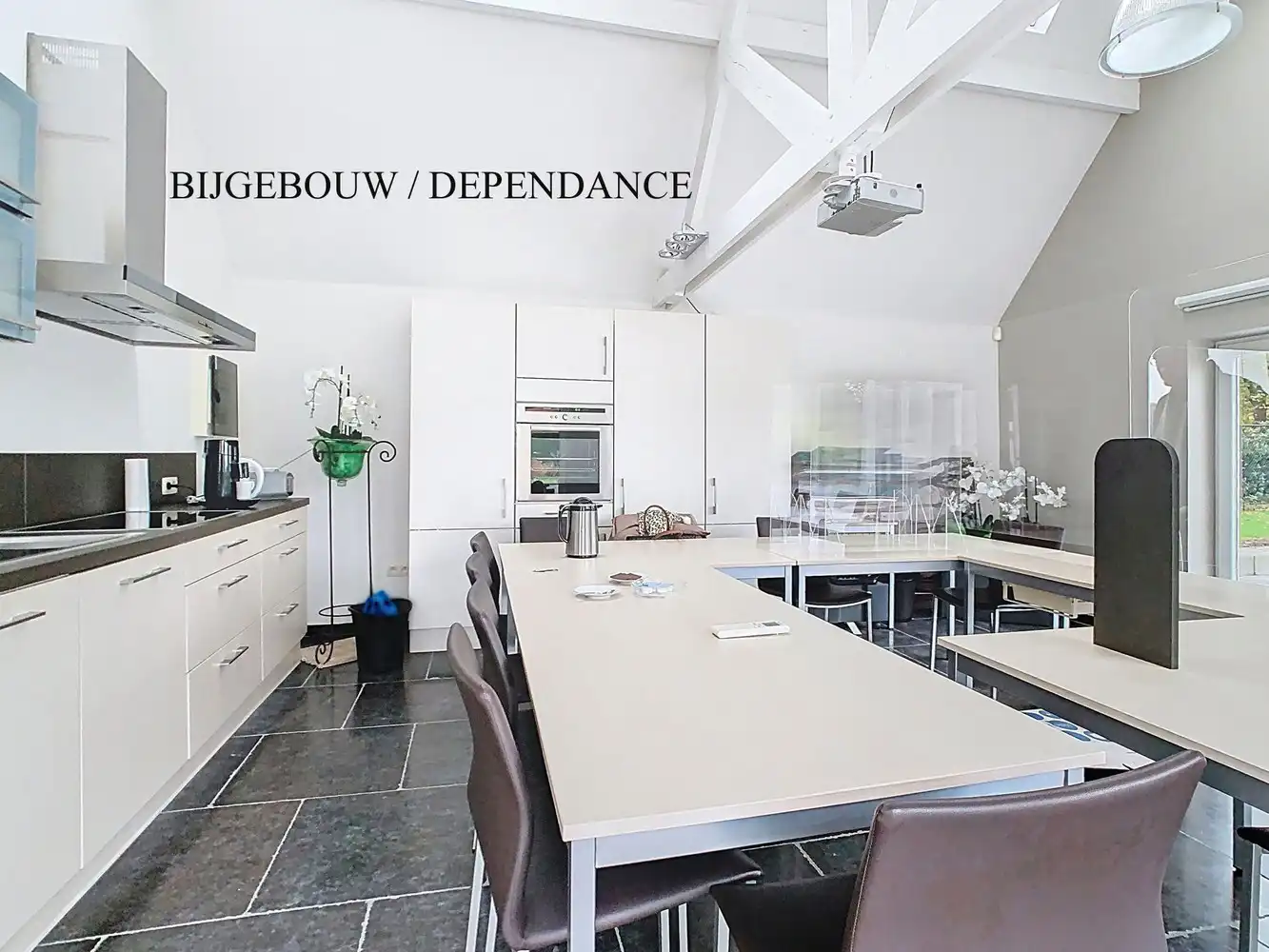 KLASSE  villa met bijzondere UITSTRALING       (momenteel privé + kantoren + kangoeroewoning) foto 23