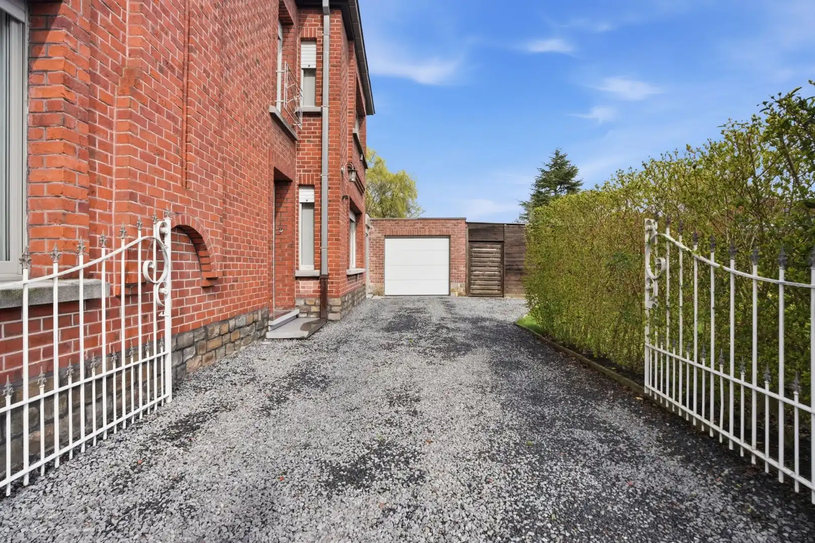 Grote halfopen woning met mogelijks 4 kamers, garage, zonnepanelen en tuin foto 5