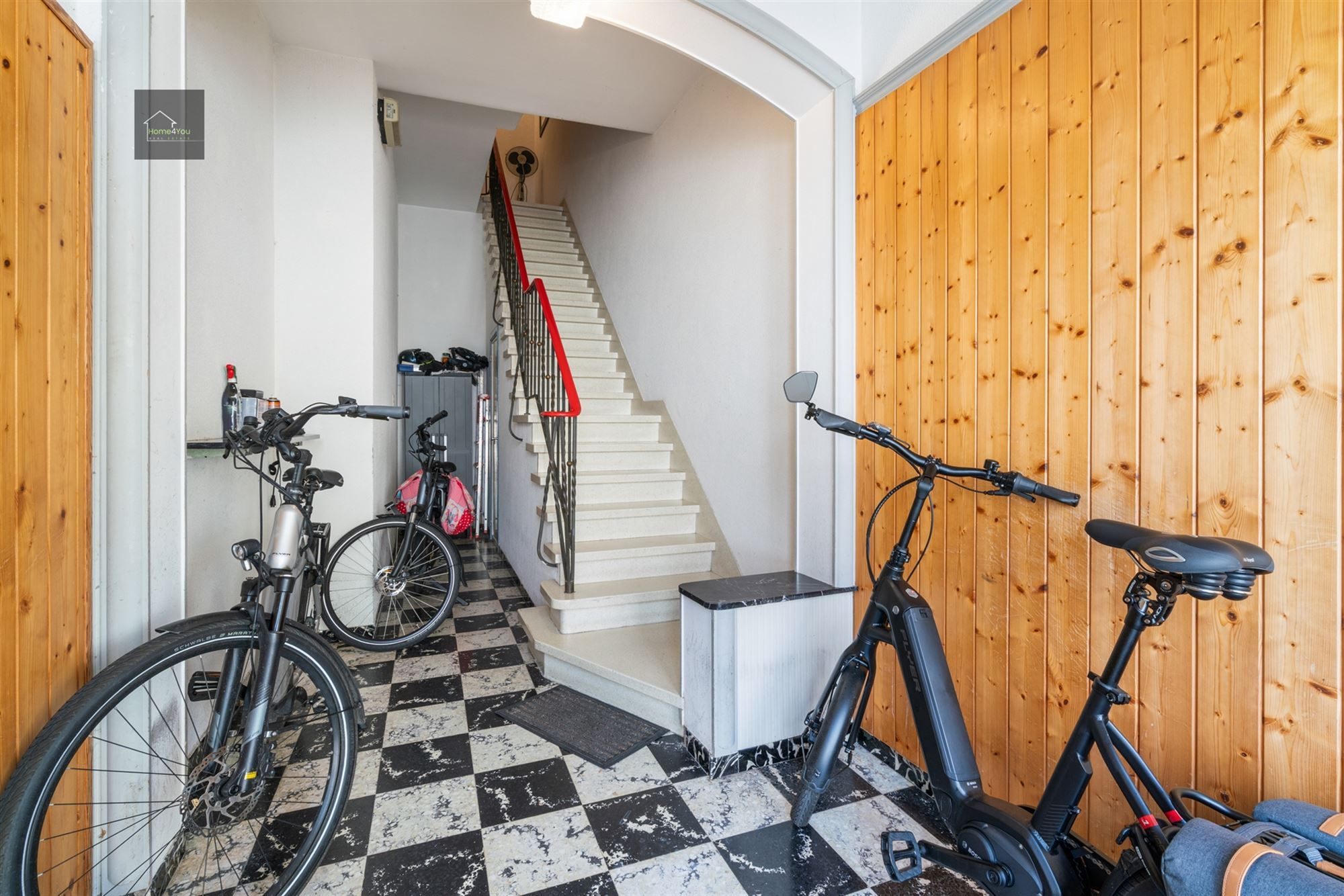 Ruim instapklaar appartement met groot Zuid-gericht terras! foto 19