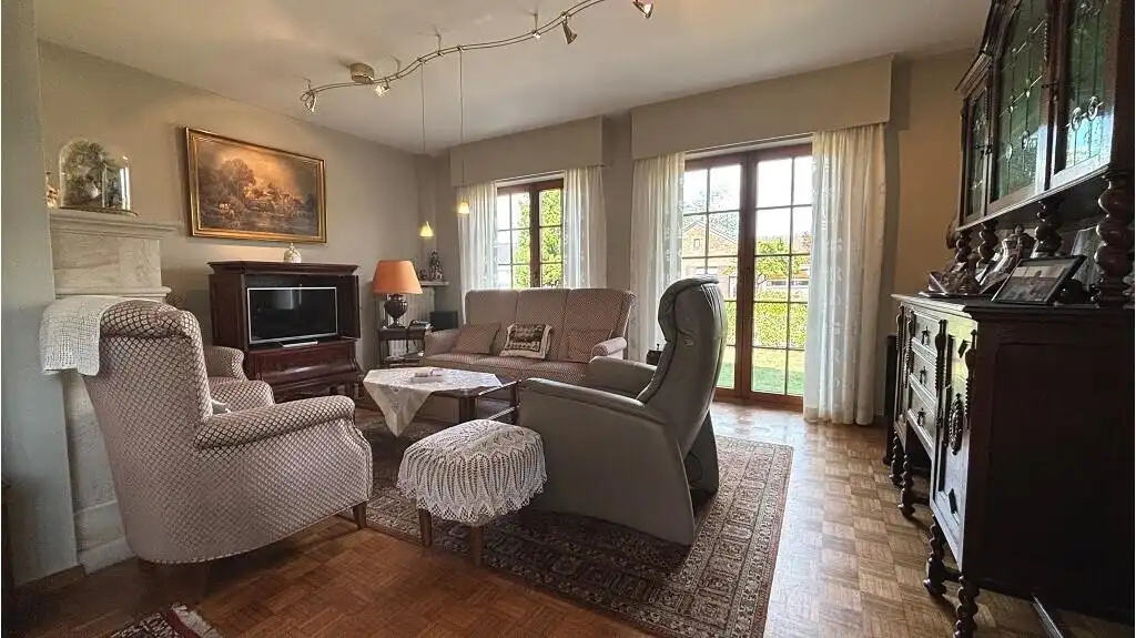 Ruime 3-slaapkamerwonig met Garage en Tuin te koop in Sint-Kruis Brugge foto 2