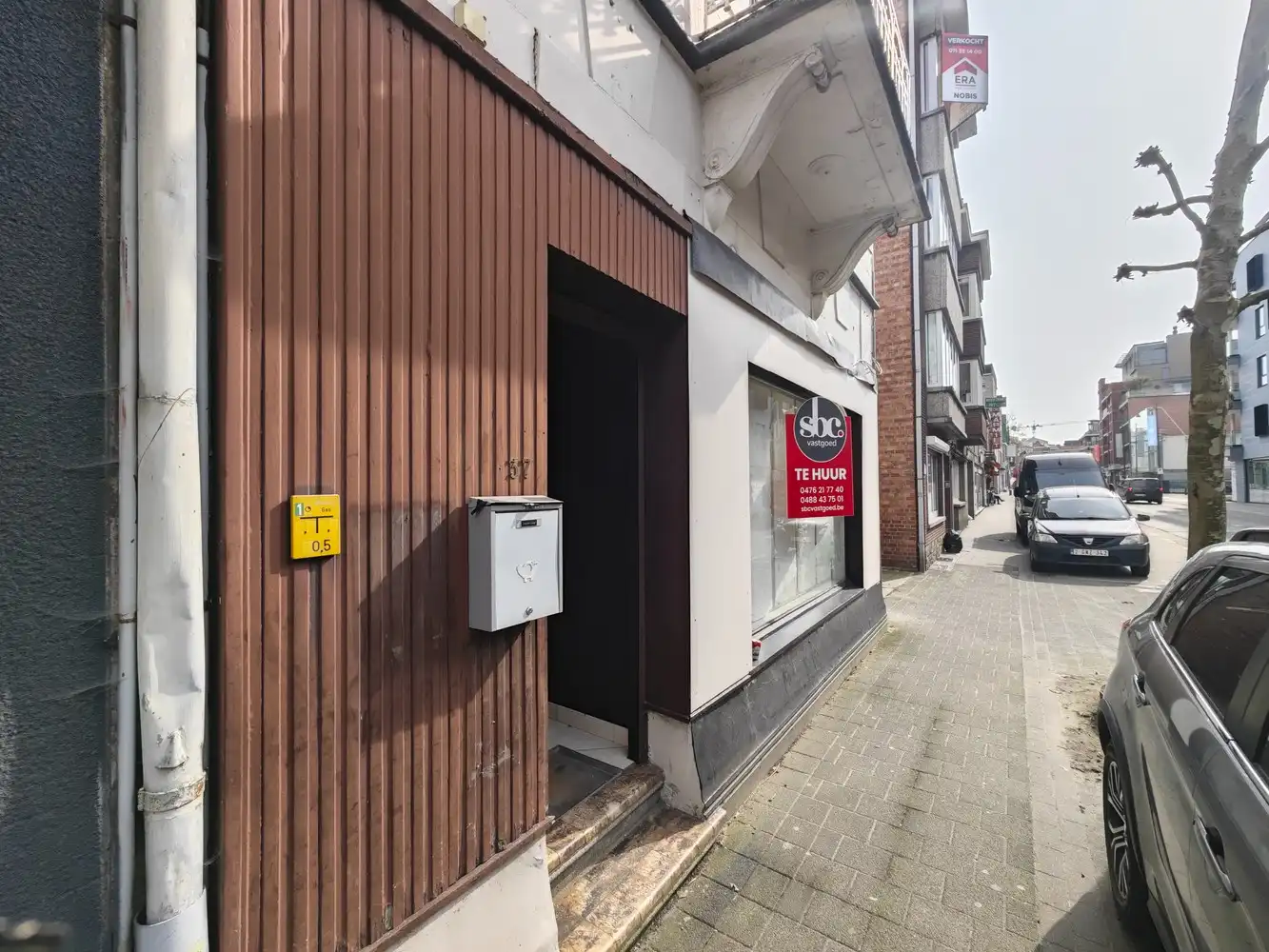 Gerenoveerde kantoorruimte met opslag foto 22