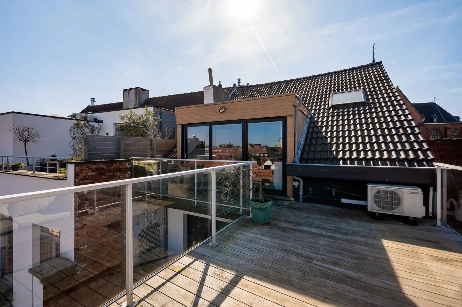 Karaktervol app. met fantastisch terras te Mechelen foto 14