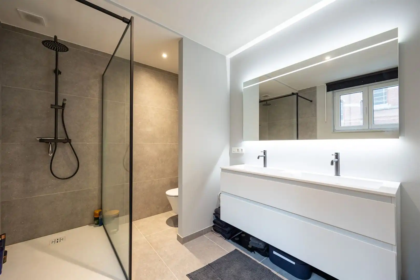 Woning met 2 gerenoveerde appartementen foto 16