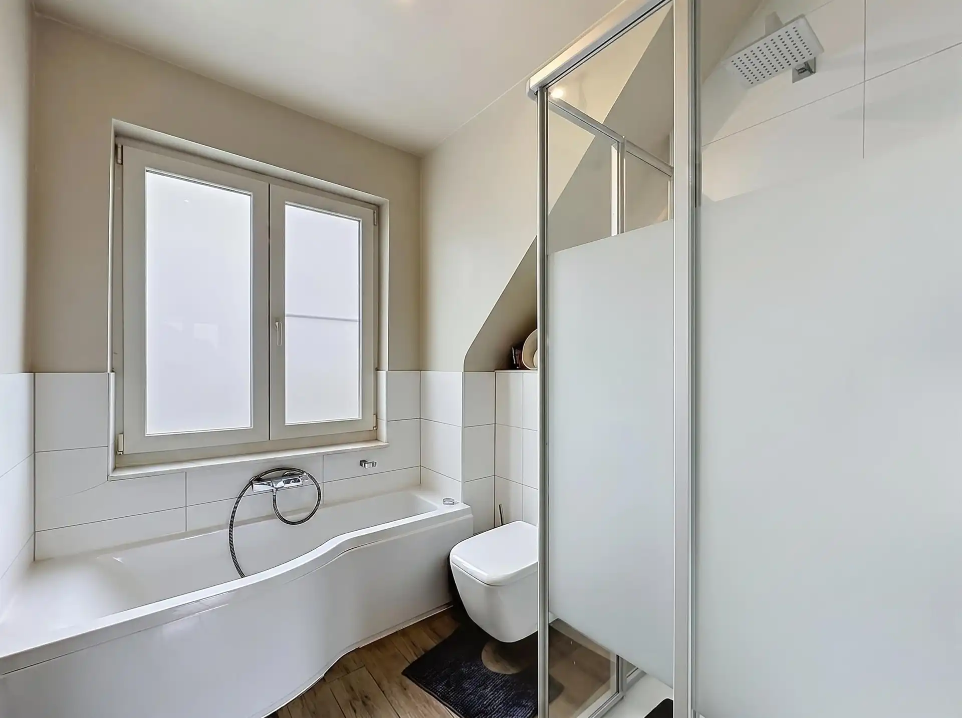 Instapklare open bebouwing met 3 slaapkamers, oprit en garage op perceel van 524m² in Zwijndrecht! foto 14