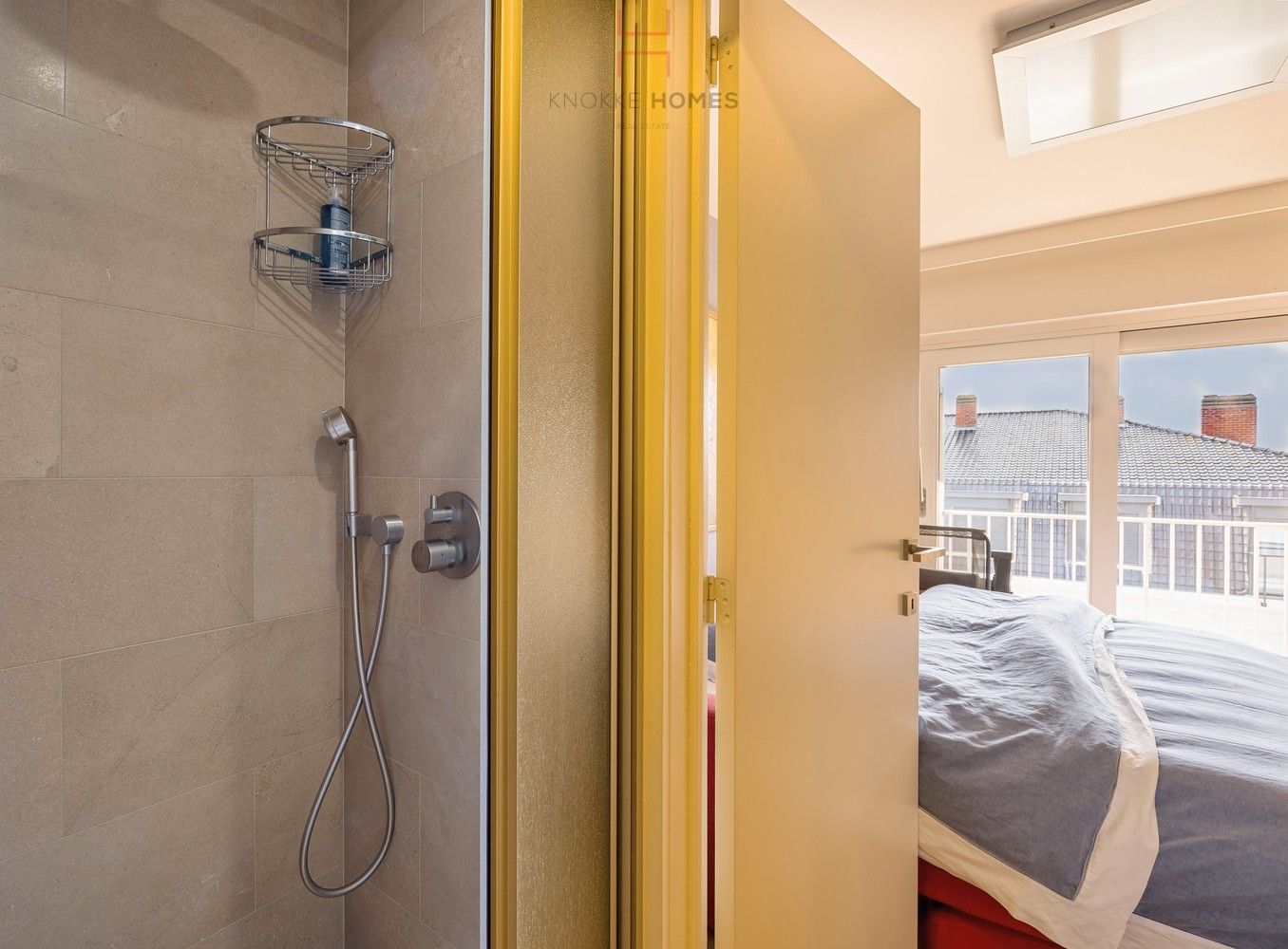 Stijlvol gemeubeld appartement met frontaal zeezicht in Duinbergen foto 17