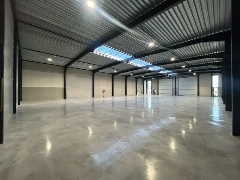 Nieuwbouw KMO-unit van 886 m² – topligging Deinze Noord foto 8