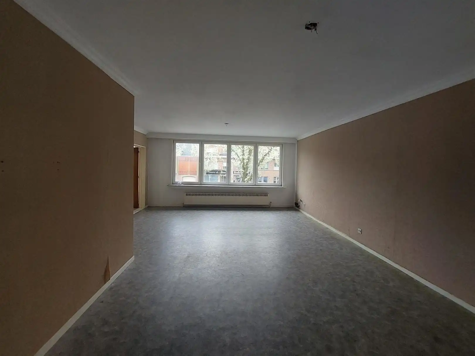 Appartement met 2 slaapkamers, terras en garage. foto 2