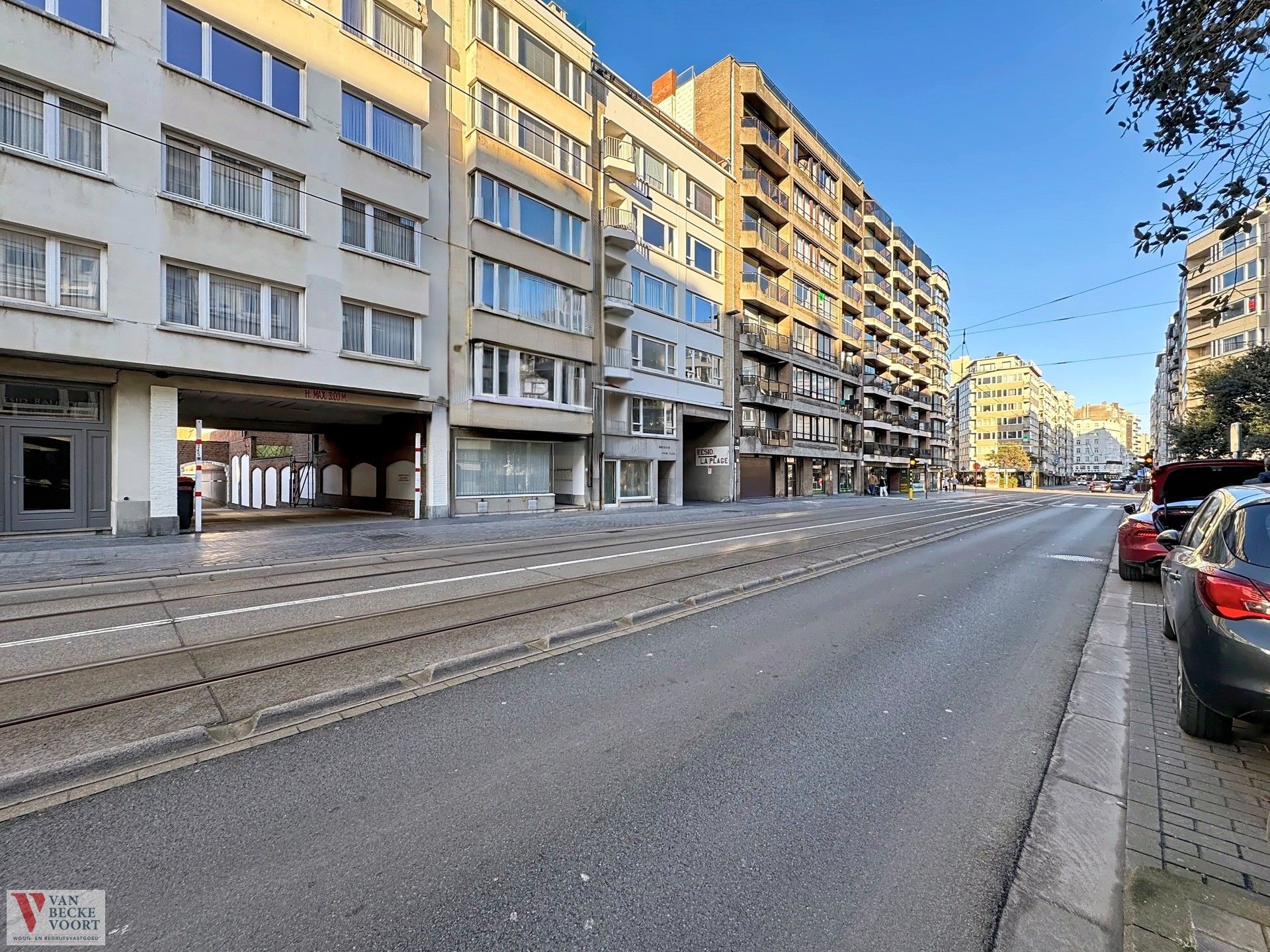Stijlvol gerenoveerd appartement met 2 slaapkamers en terras foto 25