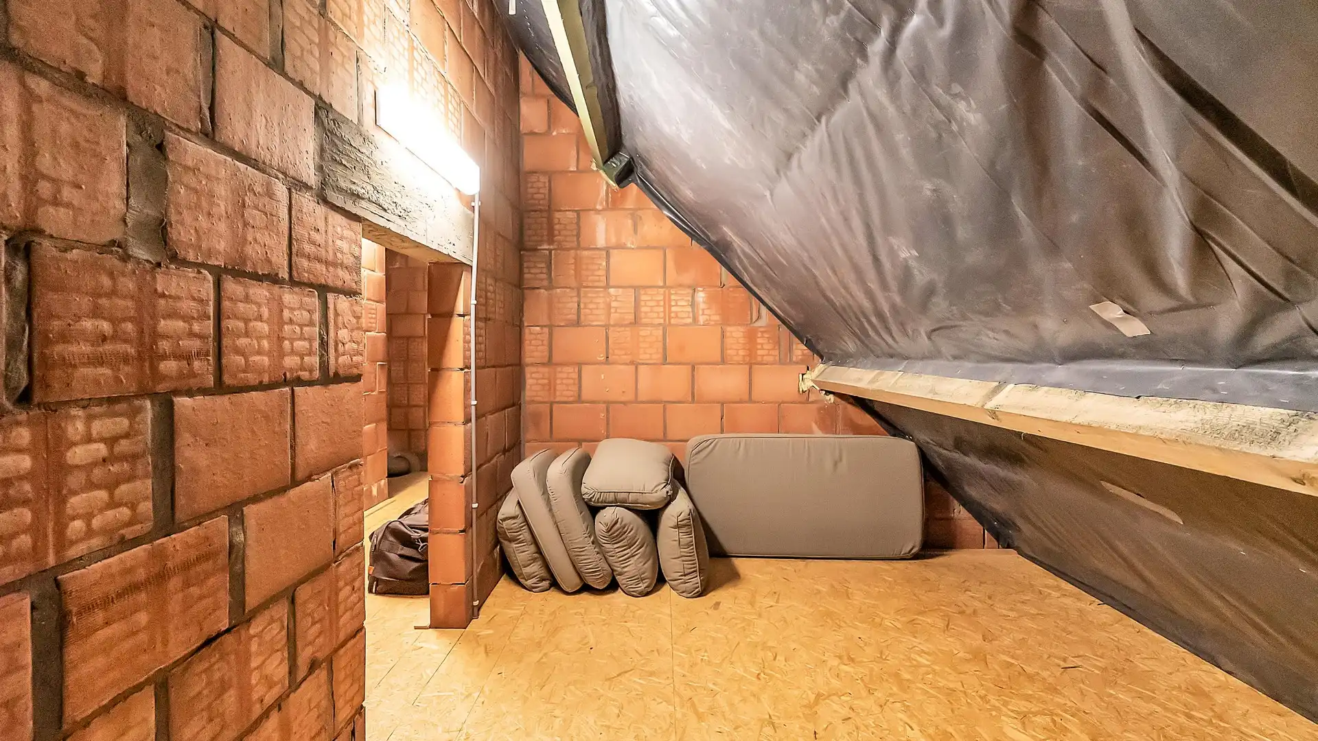 Unieke loft met terras en private parking. Uitstekende ligging aan de vernieuwde Markt. foto 19