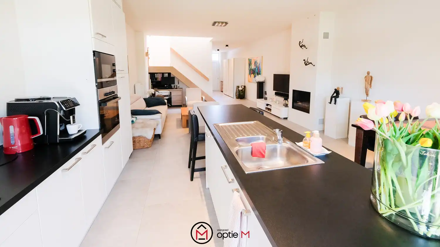 Gesloten woning te huur in Eigenbilzen (Bilzen-Hoeselt) – Instapklaar met drie slaapkamers, tuin en carport foto 3