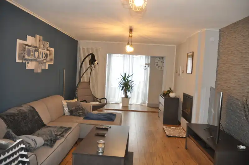 Hoofdfoto van de publicatie: Mooi afgewerkte hoekwoning met 4 slaapkamers en uitgerust met zonnepanelen.