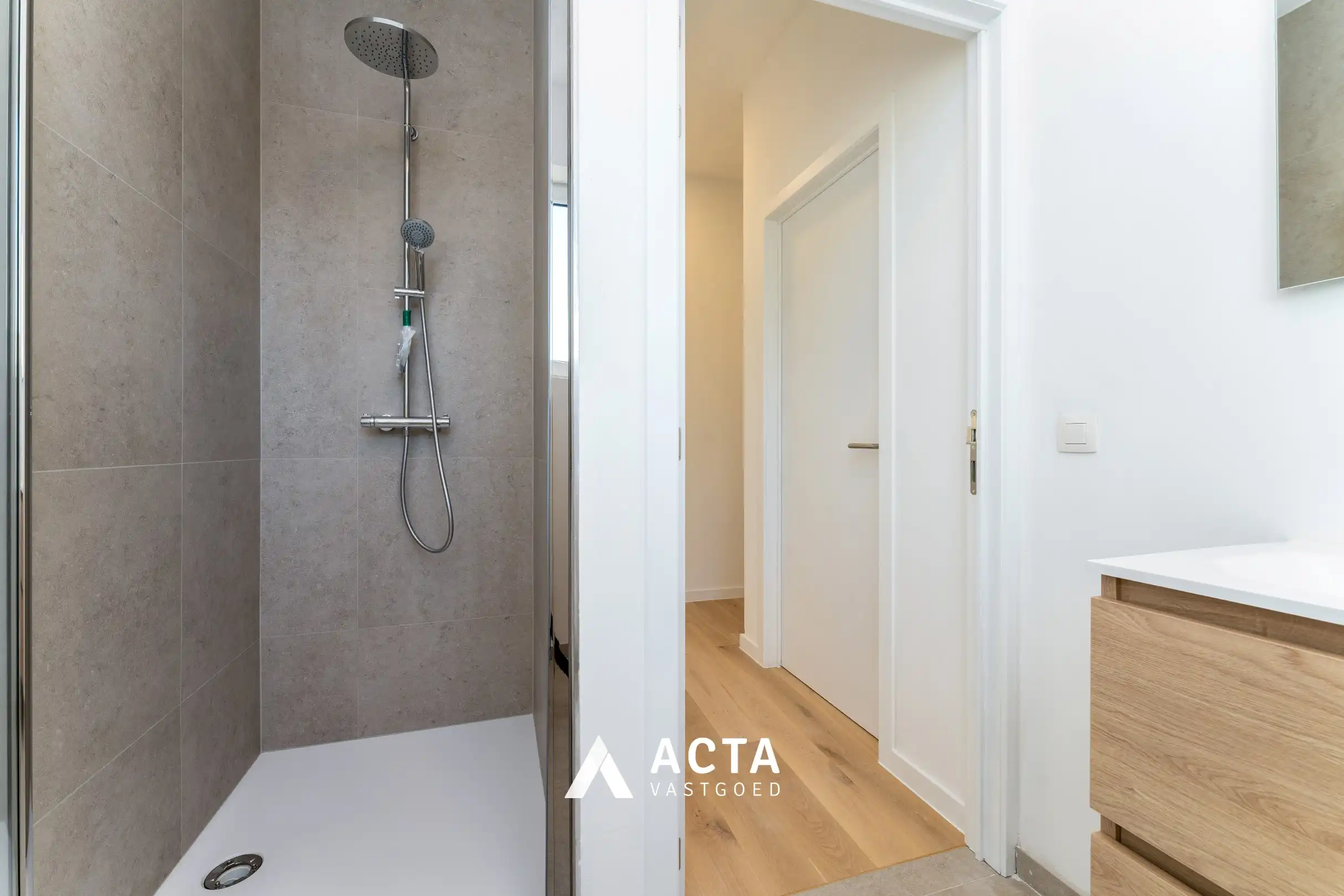 Recent gerenoveerd appartement met 2 slaapkamers  foto 10