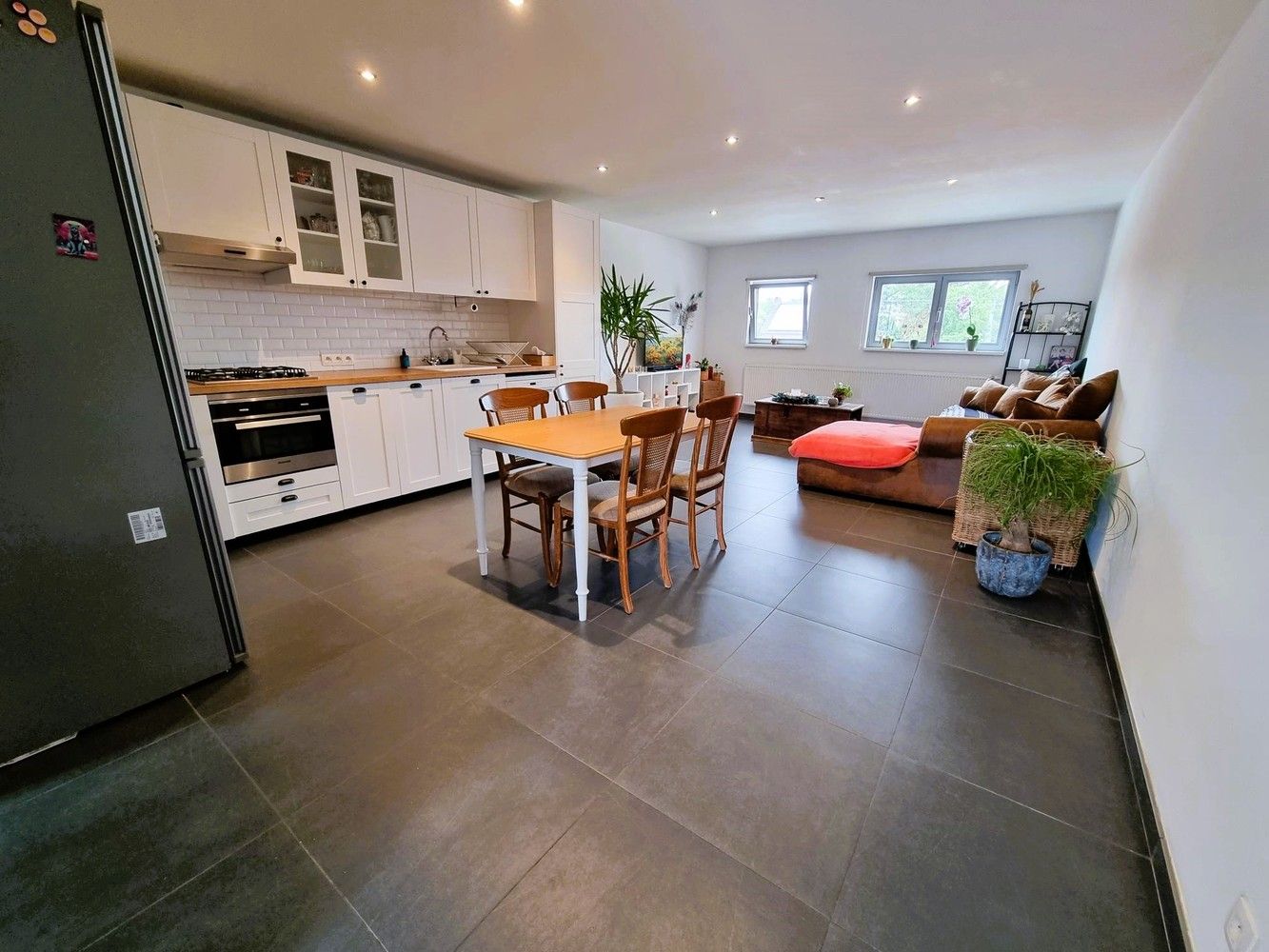 Dakappartement met 2 slaapkamers, ruim terras en tuin. Staanplaats inbegrepen. foto 5