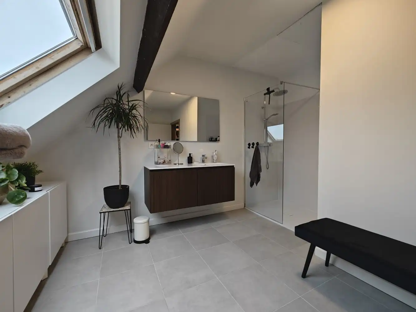 volledig gerenoveerde stadswoning met 4 slpks foto 27