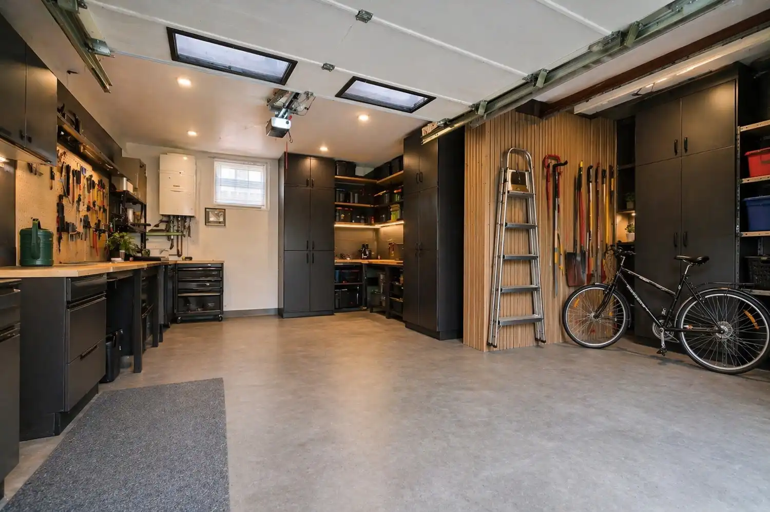 Karaktervol herenhuis met binnenkoer op ruim perceel in Vreren (Tongeren-Borgloon) foto 2