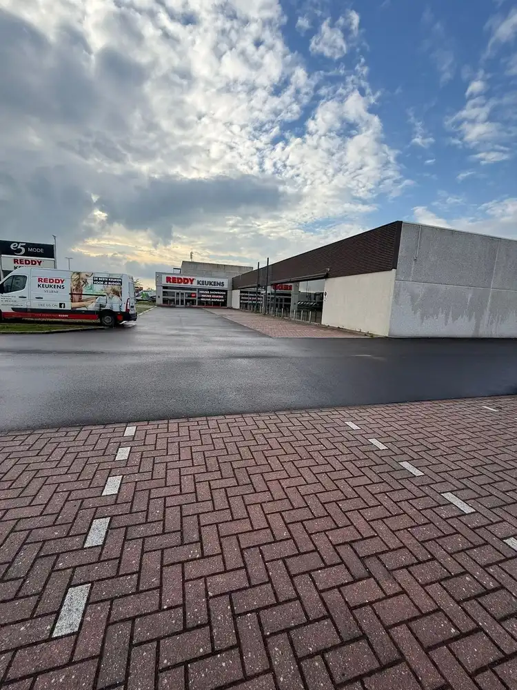 Commerciële gebouwen met sterke visibiliteit en 37 parkeerplaatsen foto 8